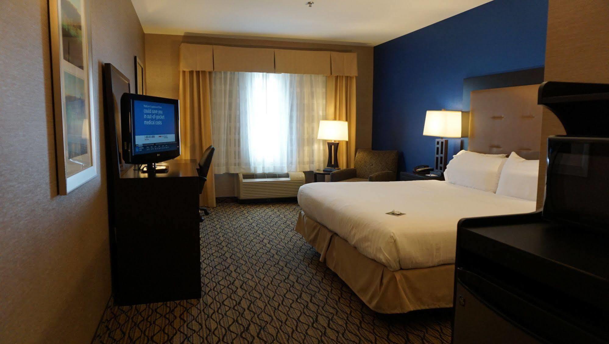 Holiday Inn Express & Suites Gibson By Ihg New Milford Exterior photo